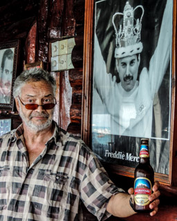 Freddie M..,  HaWe und  Kilimanjaro-Bier